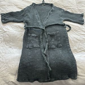 Waffle fabric robe 3/4 length sleeves.